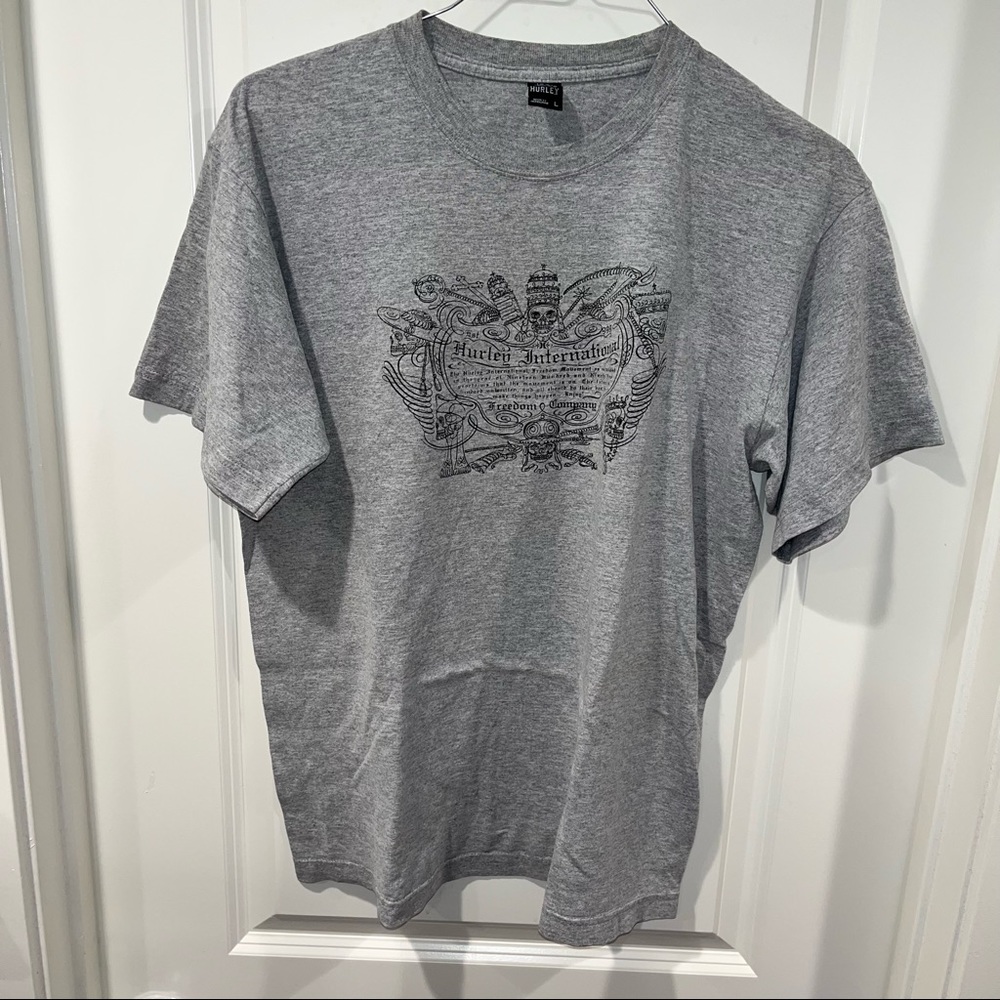 Hurley international men T Shirt size L freedom company skulls graphic